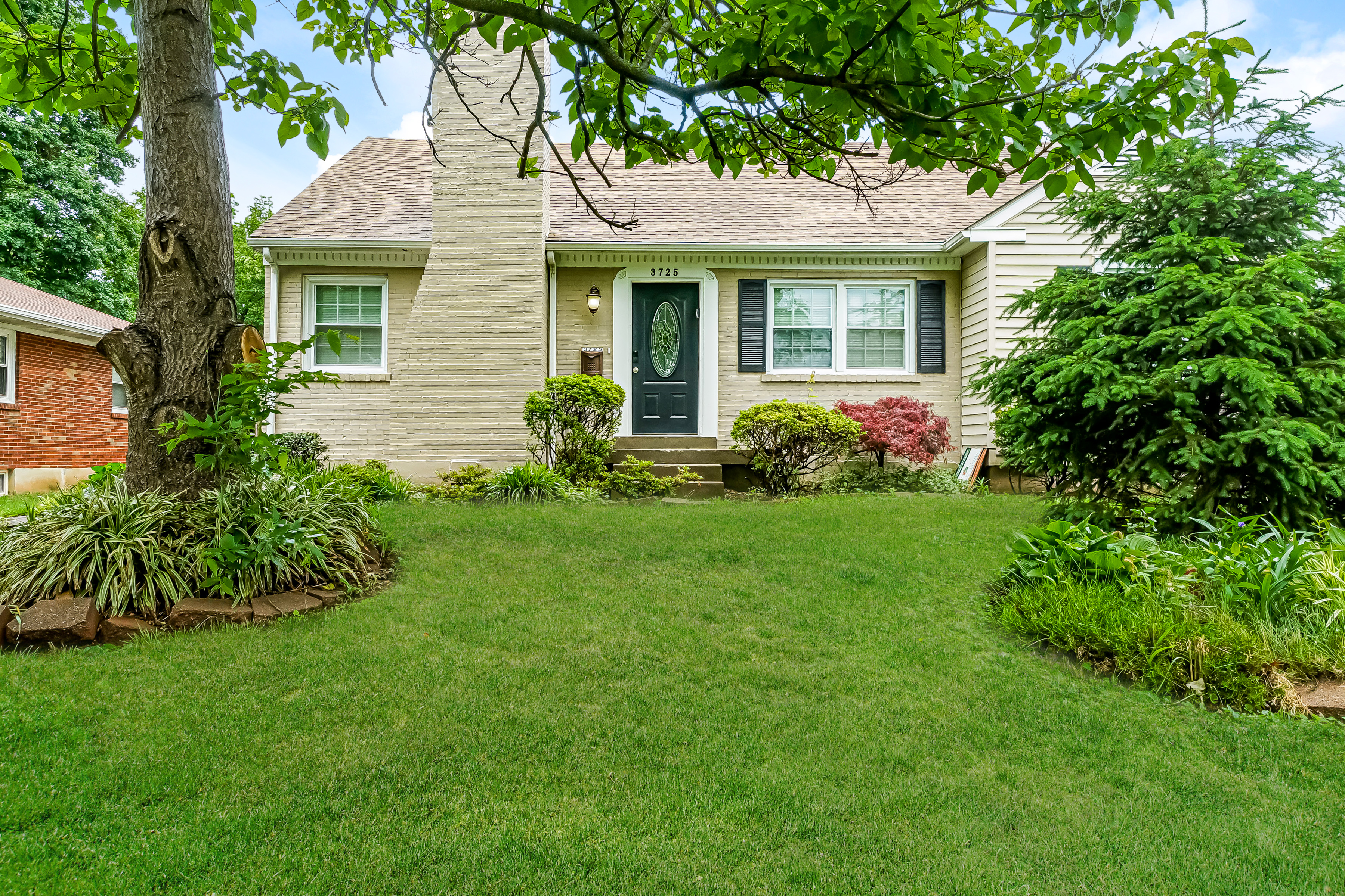 3725 Greenwich Rd Louisville, KY 40218